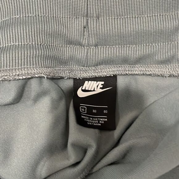 Nike-Sweat suit in excellent condition, like new. - Picture 10 of 12
